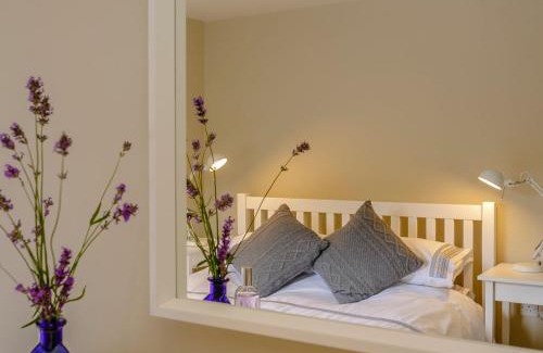 Henfield House | Rose Cottage
