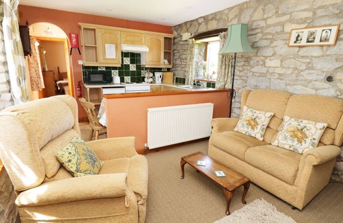 Scawton Cottage | ROSE COTTAGE, pet friendly, with open fire in Kirkbymoorside