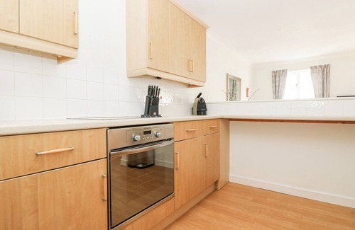 Falmouth House | ROSEMARY COTTAGE, pet friendly, with a garden in Falmouth