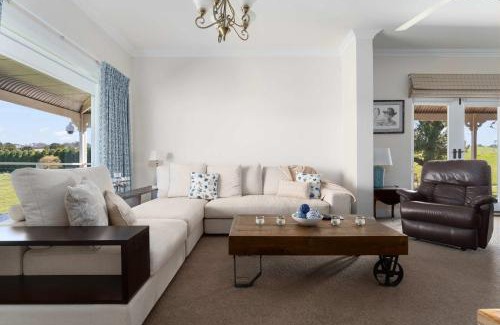 Meadow Flat House | Rosevilla Retreat - Beautiful Farm Getaway