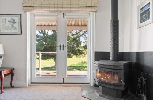 Meadow Flat House | Rosevilla Retreat - Beautiful Farm Getaway