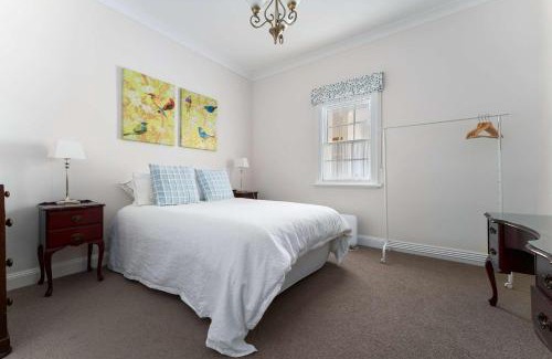 Meadow Flat House | Rosevilla Retreat - Beautiful Farm Getaway