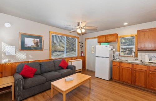 Big Bear Lake Apartment | Rosy Cozy Cottage-Walk to Big Bear Lake