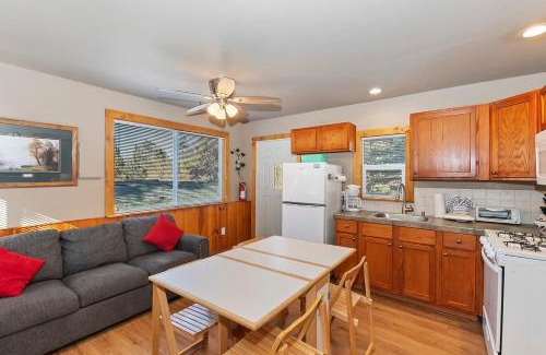 Big Bear Lake Apartment | Rosy Cozy Cottage-Walk to Big Bear Lake