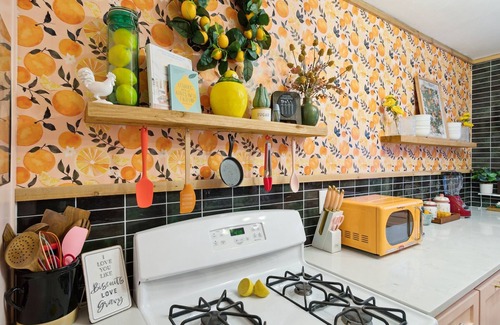 Broken Arrow House | Rosy Rendezvous in the heart of the Rose District - Retro & Modern w/Speak Easy