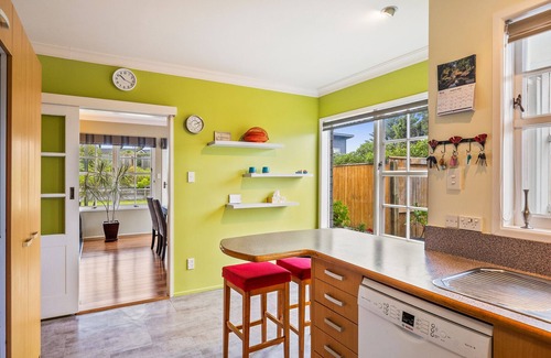 Raumati South House | Rosy Retreat - Raumati Beach Holiday Home