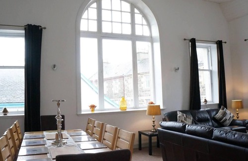 Rothesay Apartment | Rothesay - Apartment - Sleeps9 - PetsOK - Parking