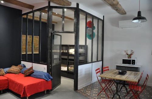 Meze Apartment | Rouge Pompon