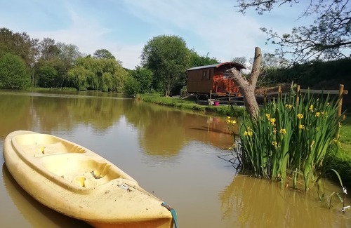 Quessoy House | Roulotte AU Bord D'un Etang