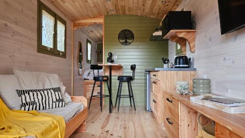 Baron Bed & Breakfast | Roulotte domaine Farigoule