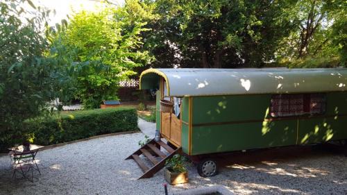 Loches Bed & Breakfast | Roulotte Mariposa