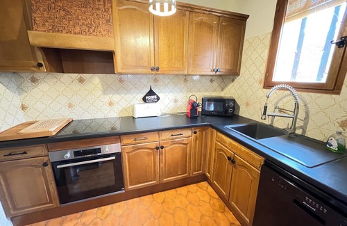 Roussillon House | Roussillon: a house in the village centre for 4-6 with a garden & swimming pool