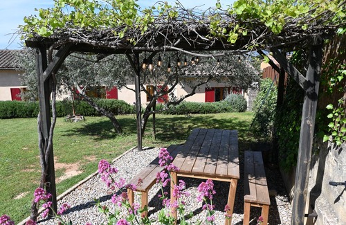 Roussillon House | Roussillon: a house in the village centre for 4-6 with a garden & swimming pool