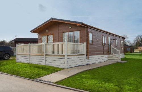 Malton House | Rowan Lodge with Hot Tub