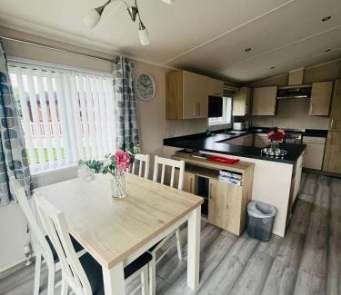 Malton House | Rowan Lodge with Hot Tub