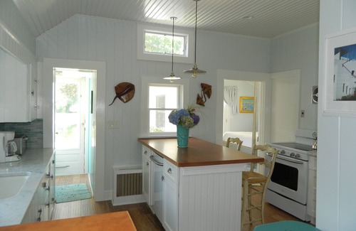 Rowayton Cottage | Rowayton Bungalow- Jan 1- May 1st 5,900 Monthly Inquire!