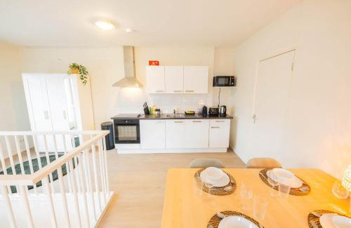 Stratum Apartment | Royal 60m2 One Bedroom Apartment - VW140A