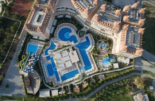 Side Resort | Royal Alhambra Palace