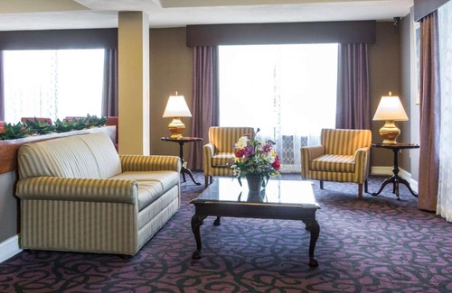 Stockbridge Hotel | Royal Palms Inn