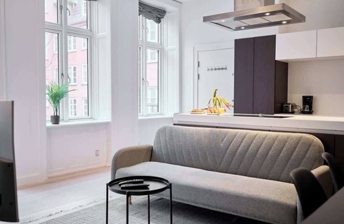 Indre By Apartment | Royal Residence – 2BR by Amalienborg