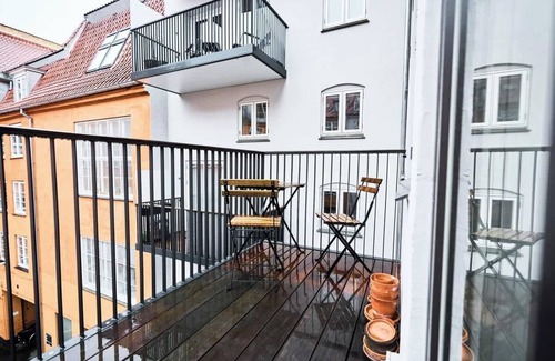 Indre By Apartment | Royal Residence – 2BR by Amalienborg