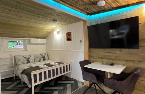 Kincardine O'Neil Cabin | Royal Snug & WEE Snug