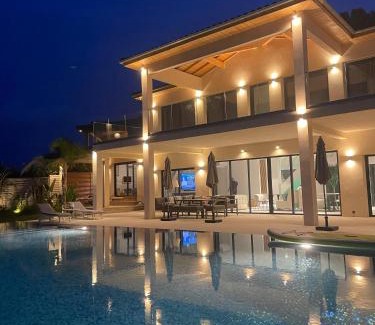 Plaissan Bed & Breakfast | Royal Tiki Lodges - Maison d'hôtes avec Piscine chauffée & SPA