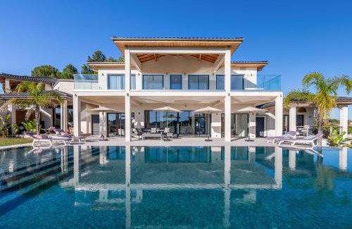 Plaissan Bed & Breakfast | Royal Tiki Lodges - Maison d'hôtes avec Piscine chauffée & SPA