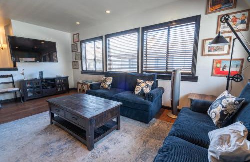 June Lake Apartment | Rr-edgewater20