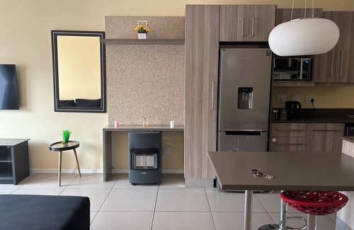 Greater Johannesburg Metropolitan Area Apartment | Rs Cozy home at the Atrium