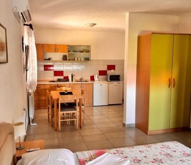 Karlobag Apartment | Ruža i Natalija