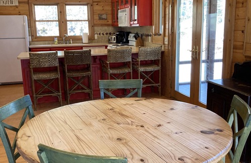 Wiley Cottage | Ruby - A Lovely Cottage in the Woods with Mountain Scenery