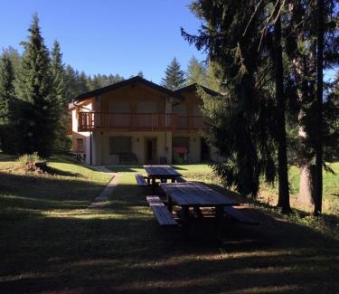 Lens Ski Chalet | Rue de Bel-Aube Chalet Joli 10