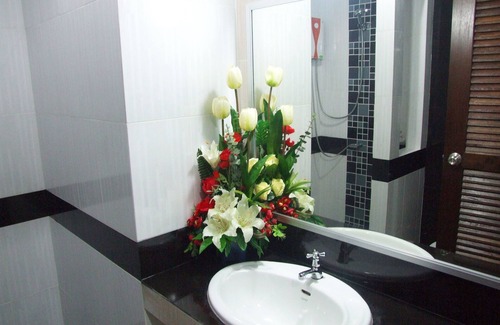 Roi Et Hotel | Rueanrimnam Hotel