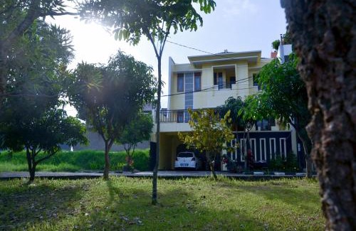 Parongpong House | Rumah Kuning Bandung