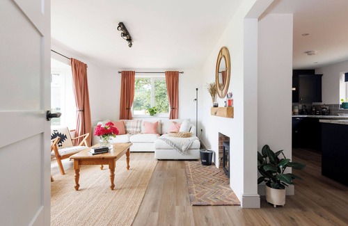 Chichester House | Rural Charm Meets Luxury | 3-Bed Cottage + Hot Tub
