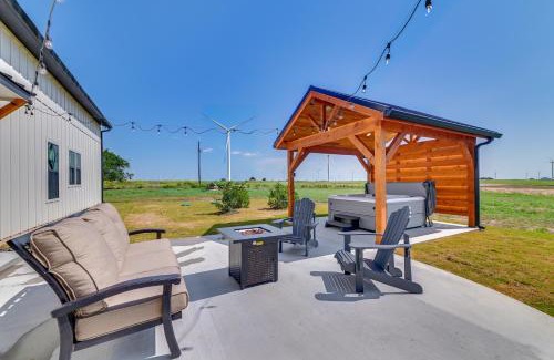 Myra House | Rural Home with Hot Tub Less Than 7 Mi to Winery and Golfing