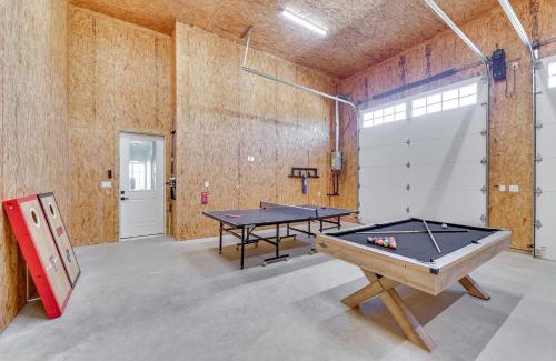 Myra House | Rural Home with Hot Tub Less Than 7 Mi to Winery and Golfing