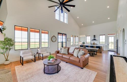 Myra House | Rural Home with Hot Tub Less Than 7 Mi to Winery and Golfing