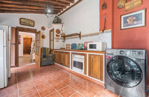 Durcal House | Rural House 'Cortijo El Almimbral' with Mountain Views, Private Pool and Wi-Fi