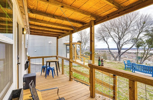 Dennis Cottage | Rural Retreat w/Water View! 9 Mi to Dtwn Granbury