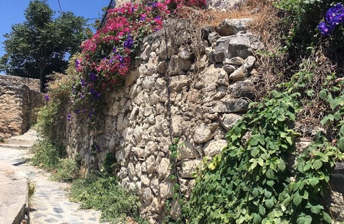 Kounelion House | Rural village retreat with spectacular mountain views near the National road