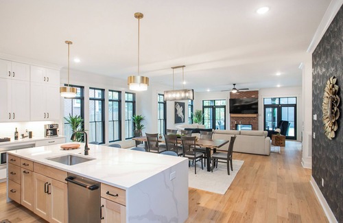 Historic Edgefield House | Russell St Retreat: Luxe Home w/HotTub