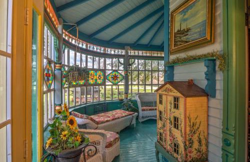 Russellville House | Russellville House with Garden - Walk to Main Street