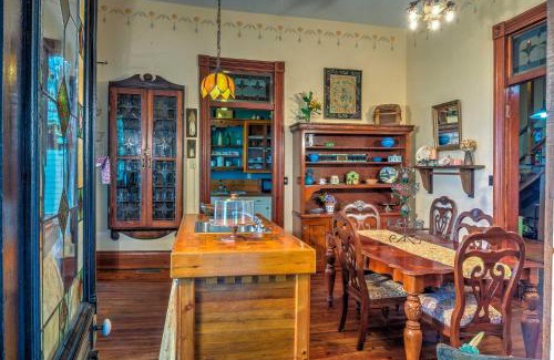 Russellville House | Russellville House with Garden - Walk to Main Street