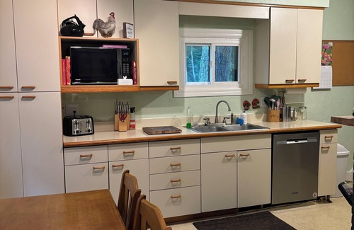 Level Green Cottage | Rustic 2BR 1BA Cottage w Porch!