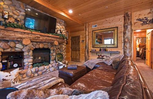 Deer Valley House | Rustic 2BR Condo with Private Hot Tub and Ski Views