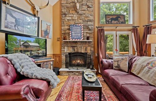 Mount Jackson House | Rustic A-Frame Chalet with Hot Tub & Scenic Views in Mount Jackson, Virginia