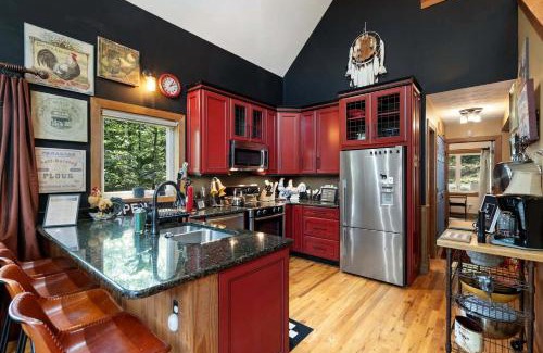 Mount Jackson House | Rustic A-Frame Chalet with Hot Tub & Scenic Views in Mount Jackson, Virginia