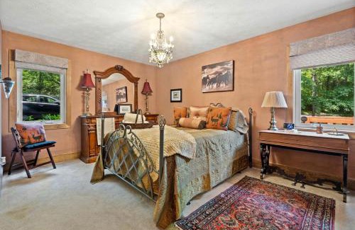 Mount Jackson House | Rustic A-Frame Chalet with Hot Tub & Scenic Views in Mount Jackson, Virginia